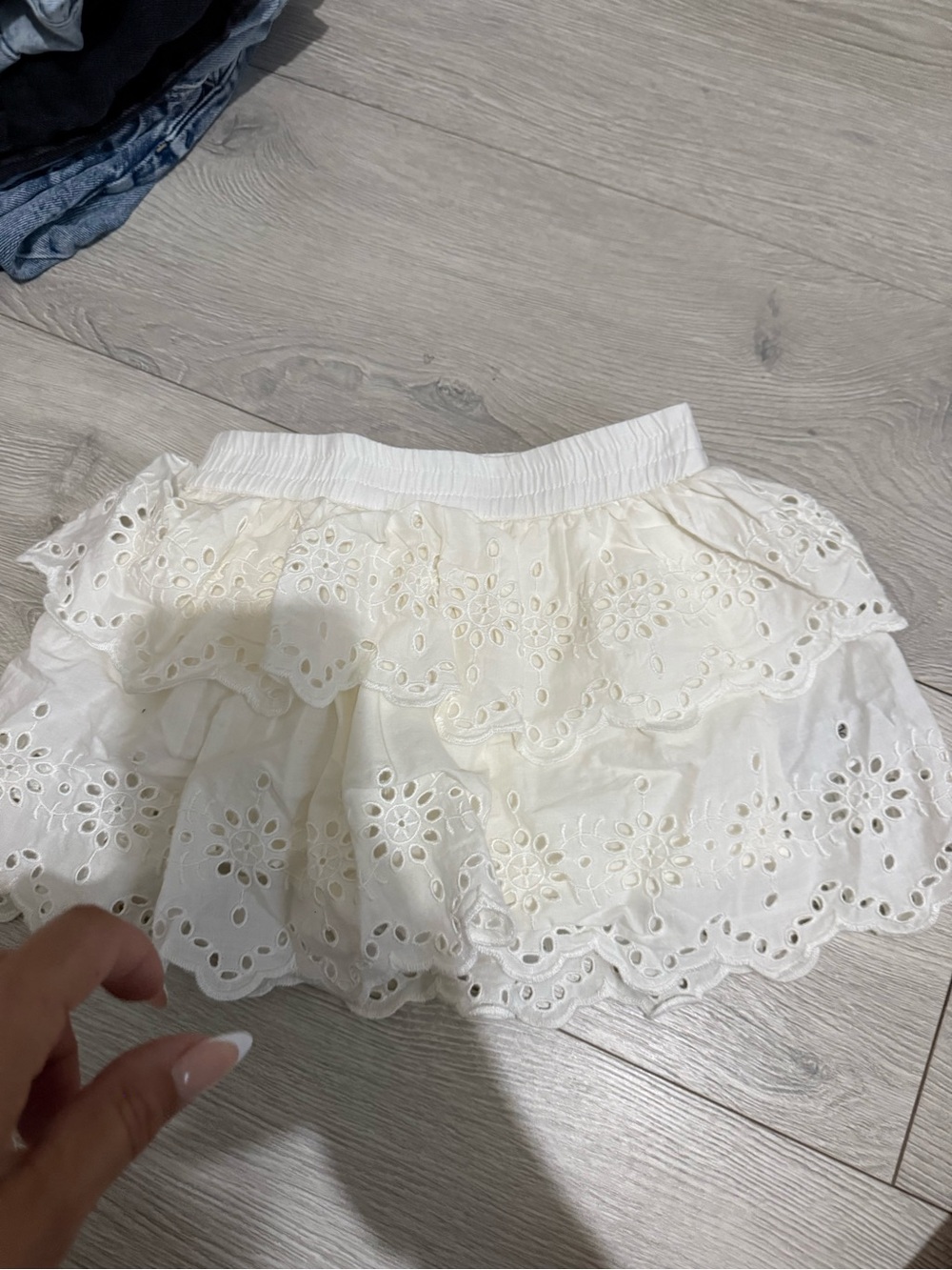 GAP Cream Eyelet Lace Tiered Mini Skirt
